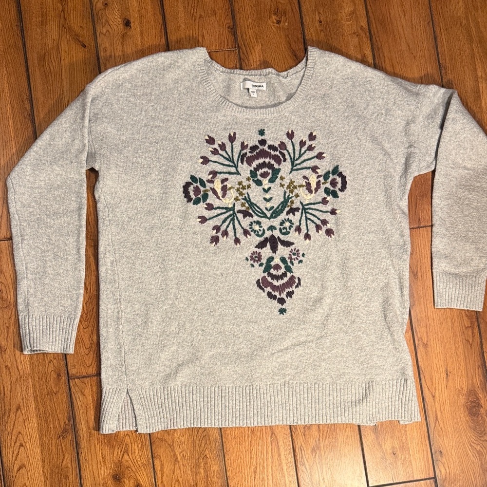 Sonoma Light Gray Crewneck Sweater with Floral Embroidery